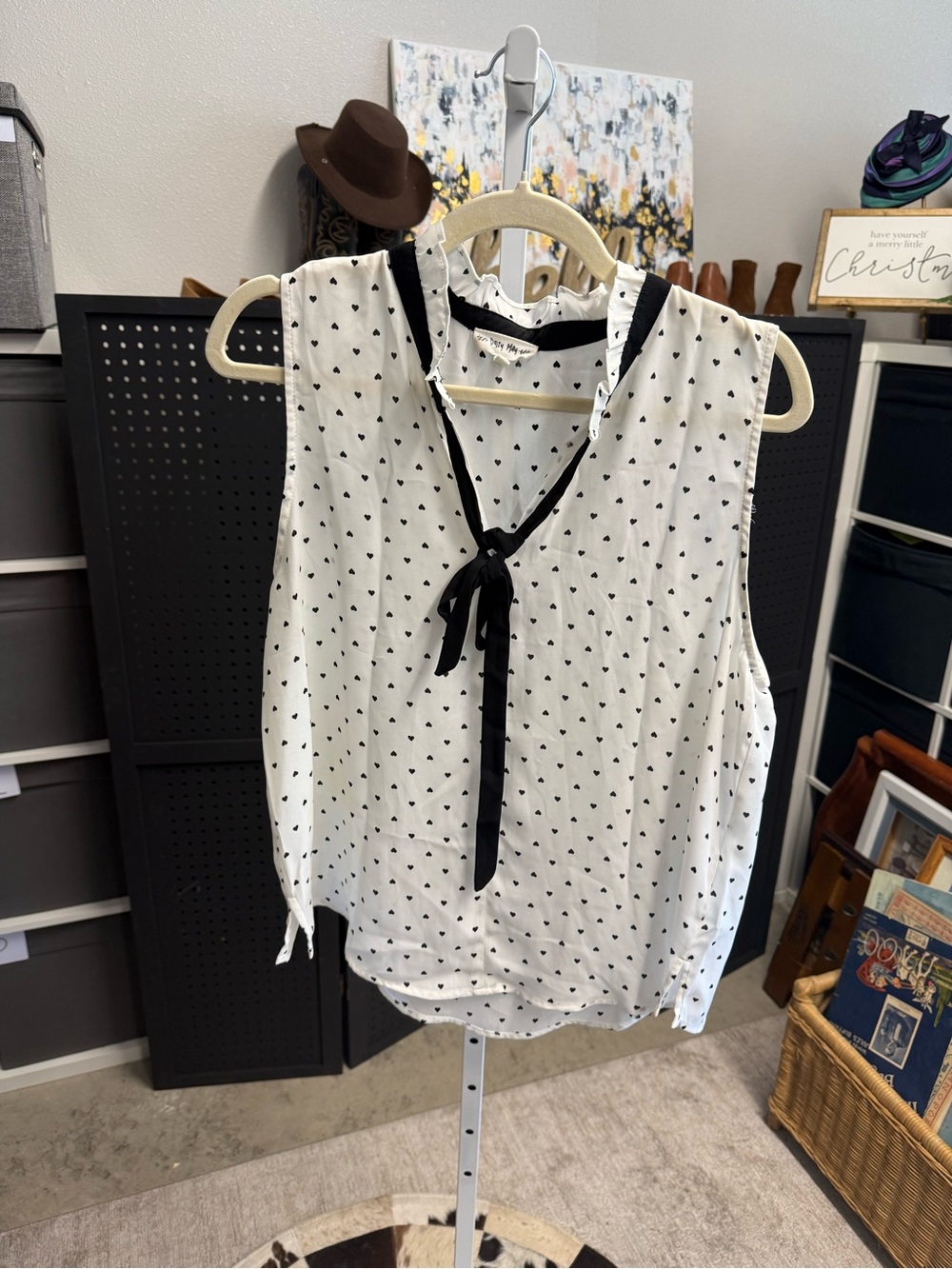 Daisy May Sleeveless White Tie-Neck Heart Print Top